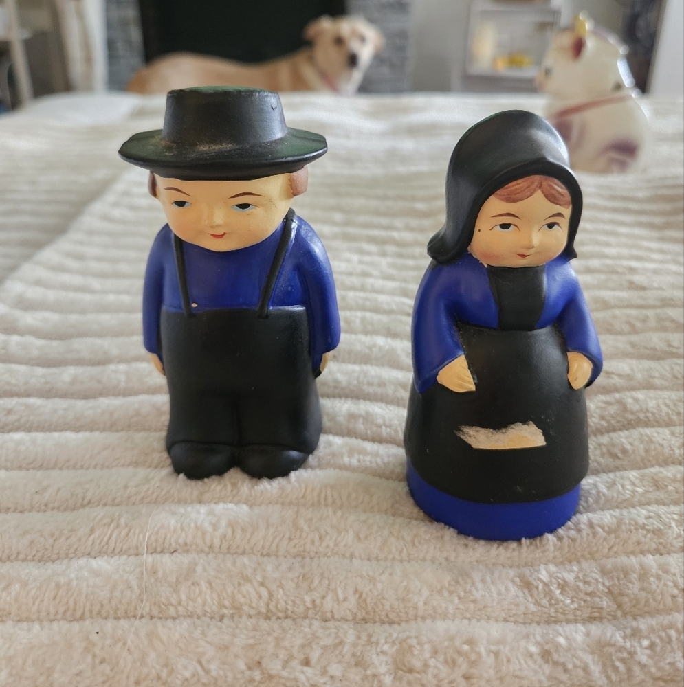 Vintage Amish Couple Figurines in Black and Blue By Brinn